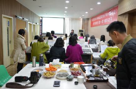 一场学习气氛浓厚的凯发k8国际双排键电子琴教材研修会——记温州文海琴行举办的凯发k8国际双排键电子琴研修会